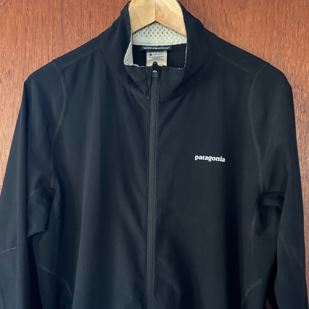 Patagonia Women's Black and Gray Jacket - Picture 2 of 7